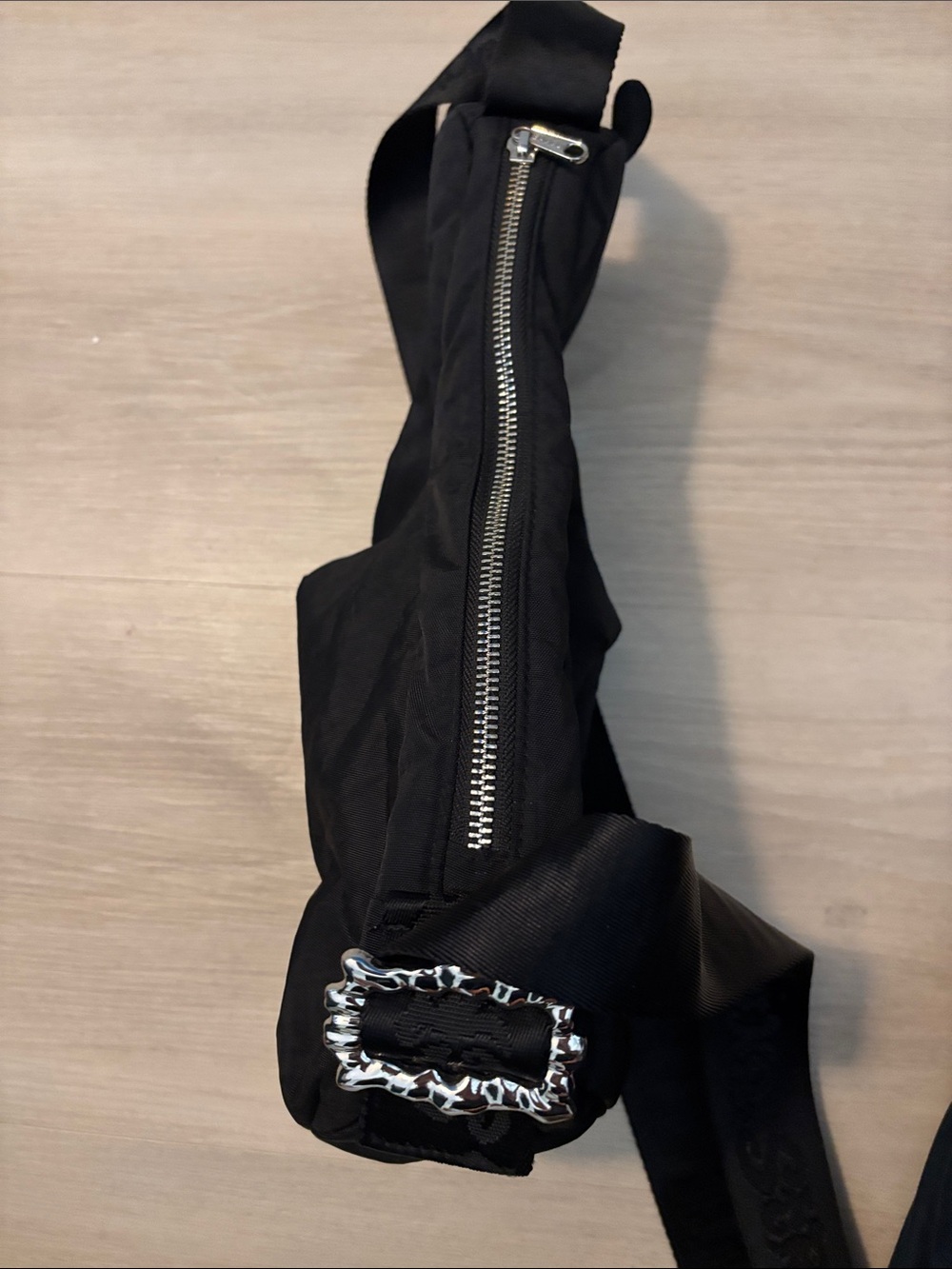 BAGGU Black Horse shaped Purse collab with Collina Strada - Picture 3 of 4